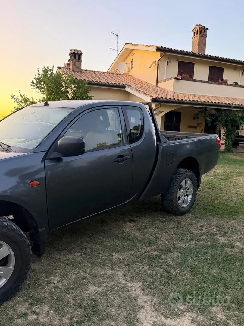 Mitsubishi L200 2009 photo 3