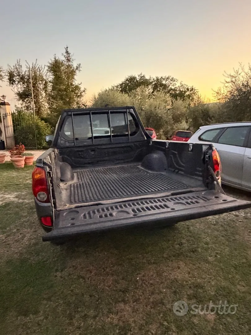 Mitsubishi L200 2009 photo 4