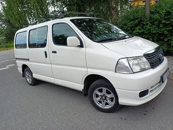 Toyota Hiace 2010 photo 3