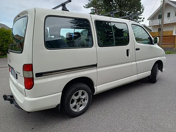 Toyota Hiace 2010 photo 5
