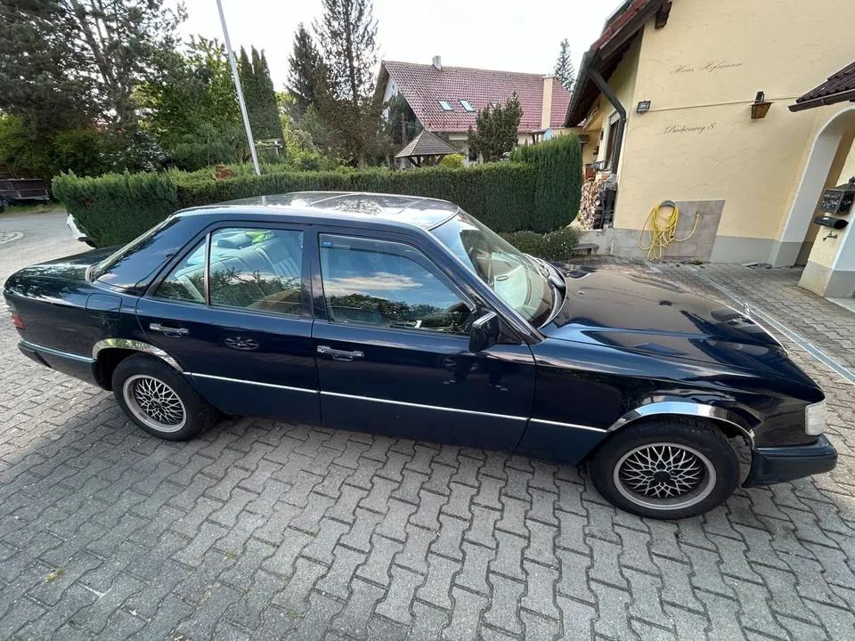 Mercedes-Benz 200D 2.0 D