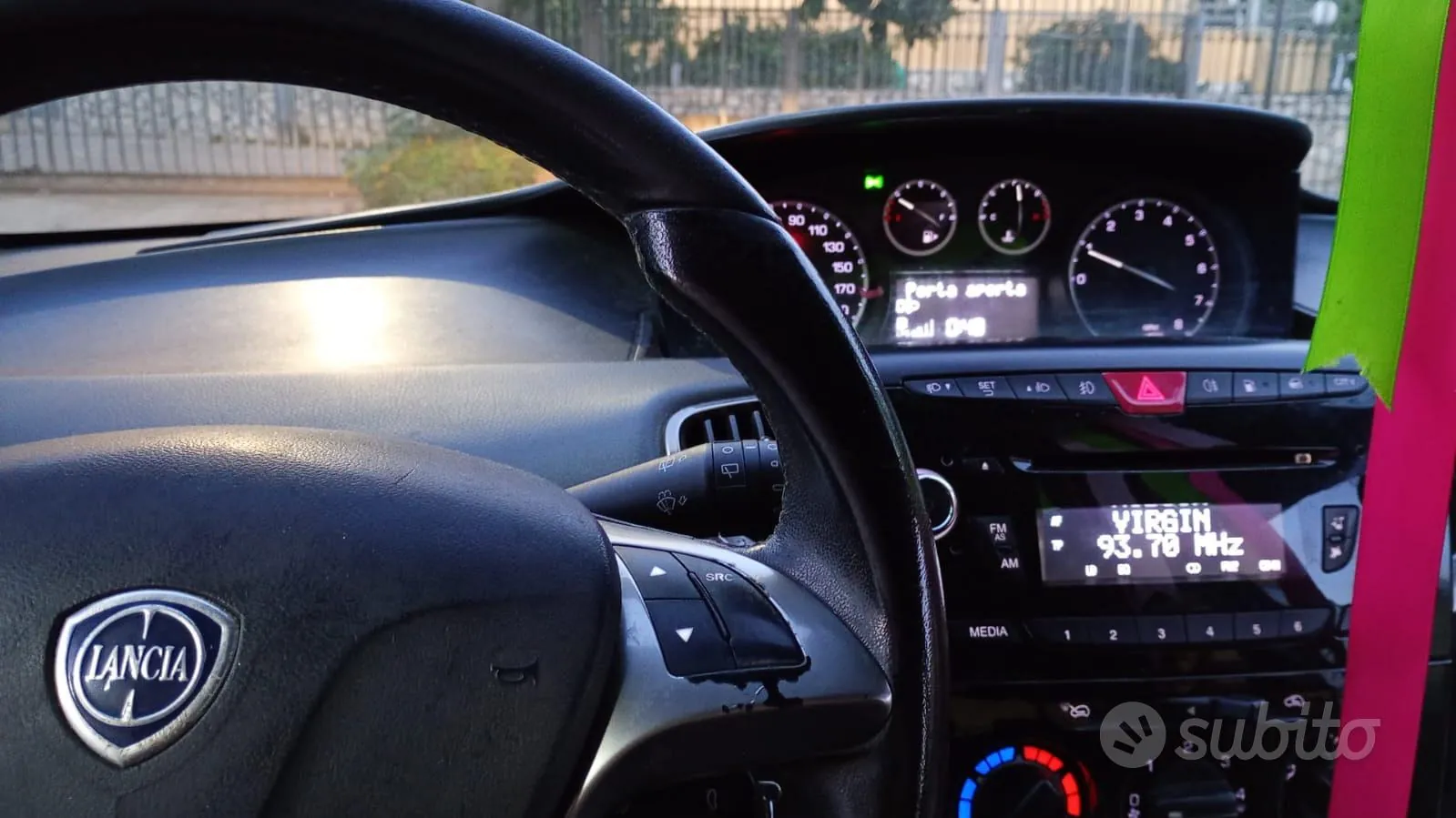 Lancia Ypsilon 2015 photo 2