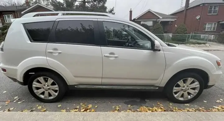 Mitsubishi Outlander 2011 photo 3