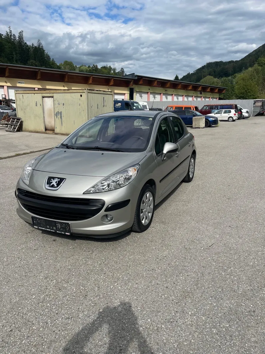 Peugeot 207 2006 photo 2
