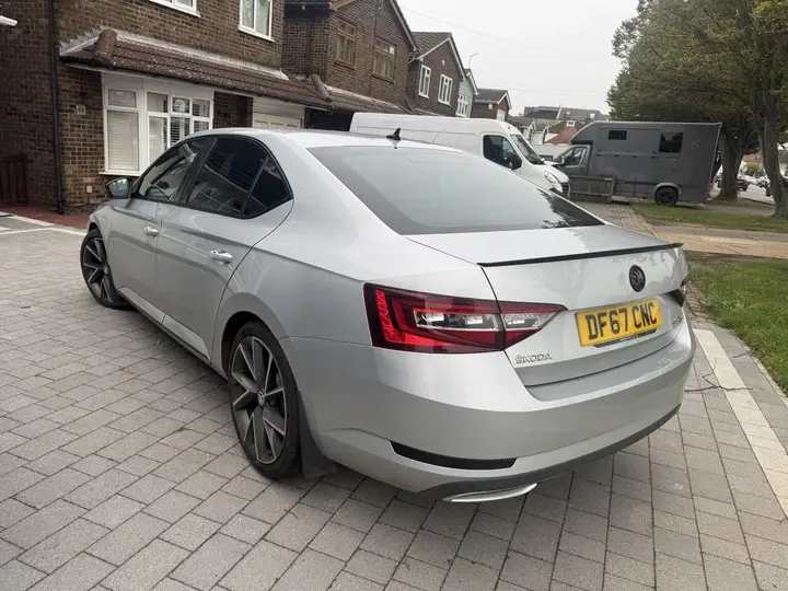 Skoda Superb 2018 photo 5