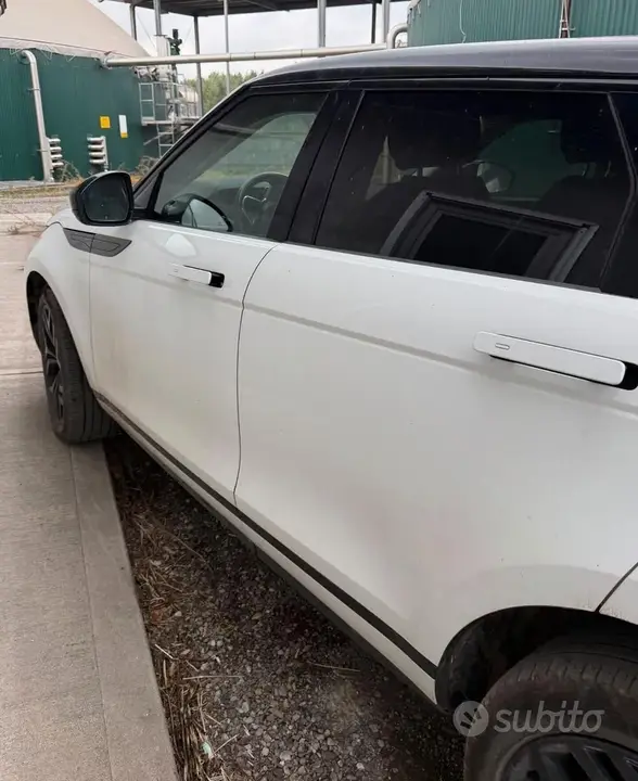 Land Rover Range Rover Evoque 2022 photo 4