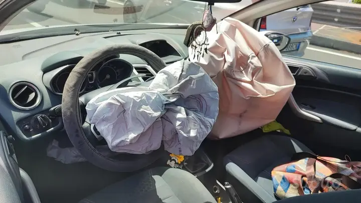 Ford Fiesta 2010 photo 2