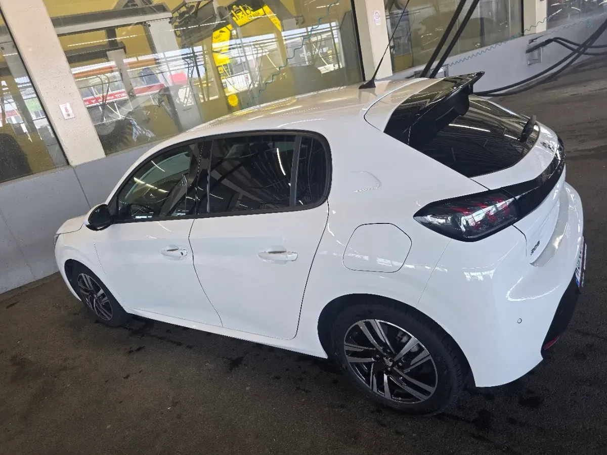 Peugeot 208 2020 photo 2