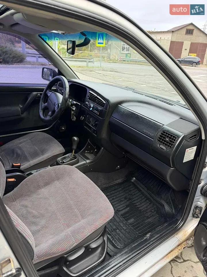 Volkswagen Vento 1995 photo 5
