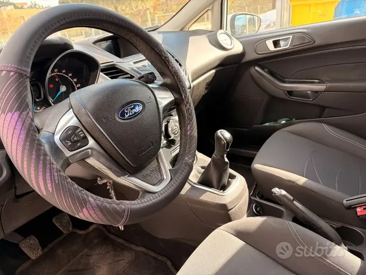 Ford Fiesta 2014 photo 5