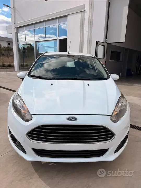 Ford Fiesta 2014 photo 2