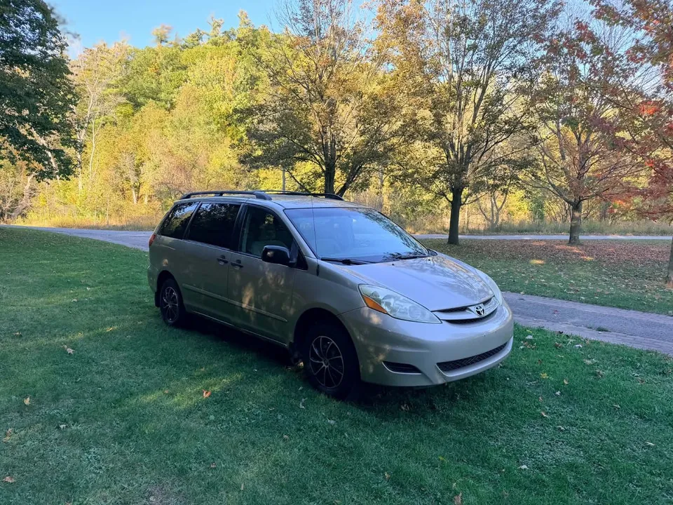 Toyota Sienna 2006 photo 2