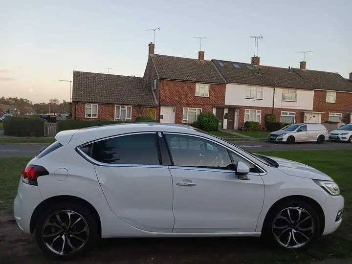 DS Automobiles Ds 4 2016 photo 3