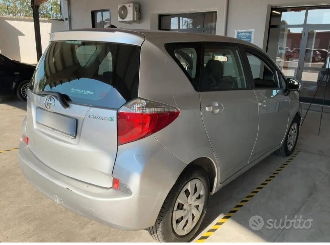 Toyota Verso-S 2011 photo 4
