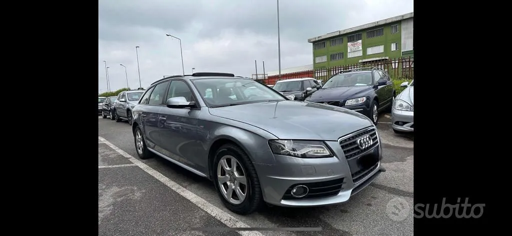 Audi A4 2010 photo 2