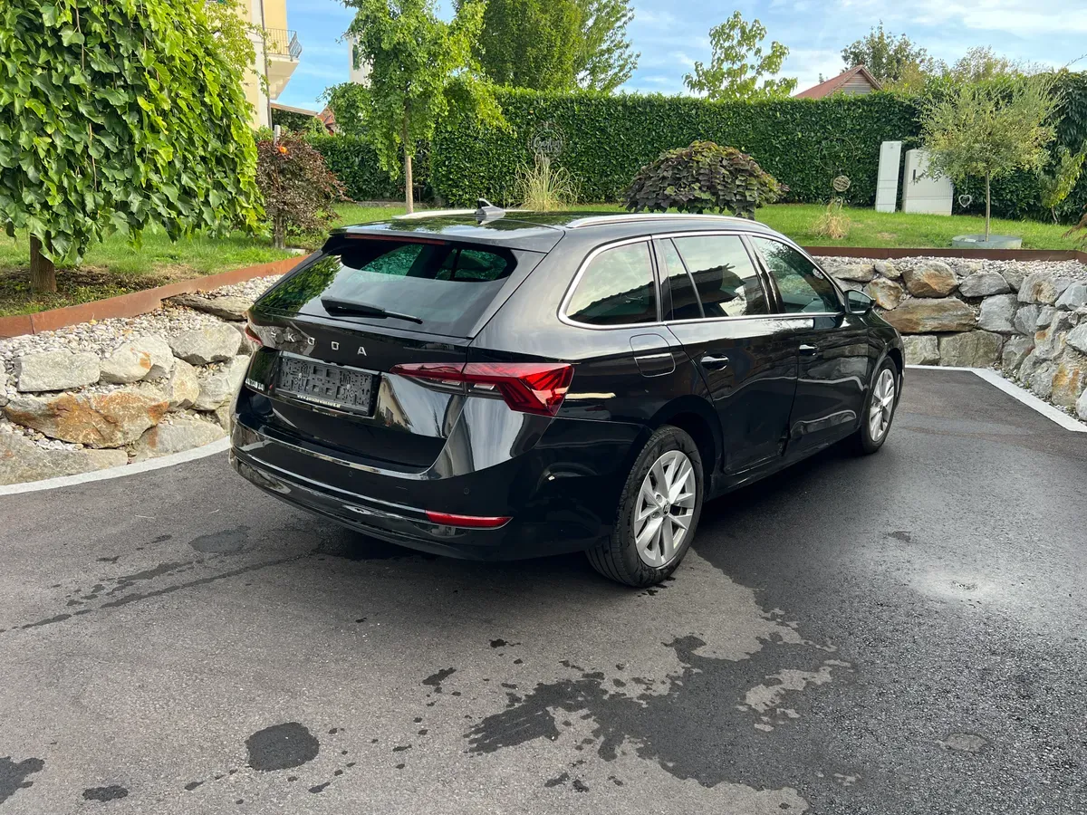 Skoda Octavia 2023 photo 2