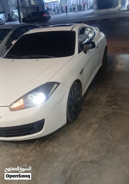 Hyundai Tiburon 2010 photo 2