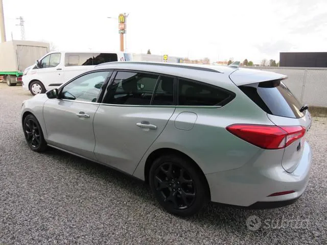 Ford Focus 2021 photo 2