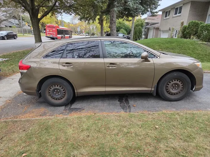 Toyota Venza 2010 photo 2