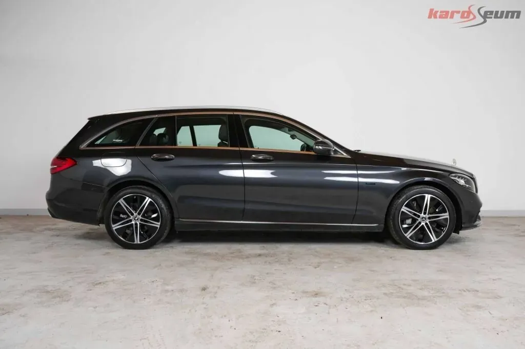 Mercedes-Benz C-Class 2021 photo 3