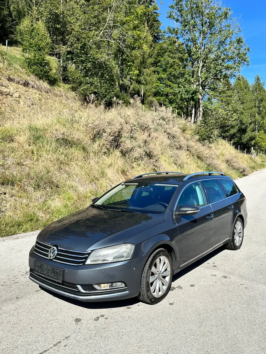 Volkswagen Passat 2011 photo 2