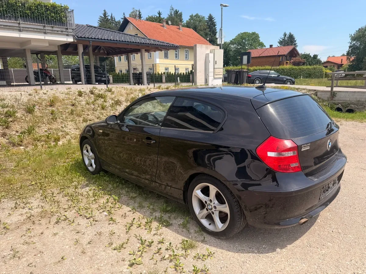 BMW 1 Series 2009 photo 2