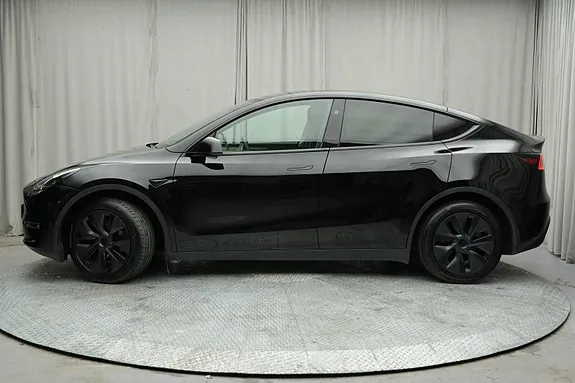 Tesla Model Y 2025 photo 2