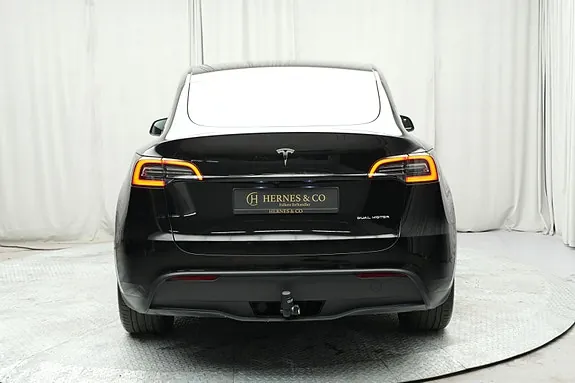 Tesla Model Y 2025 photo 4