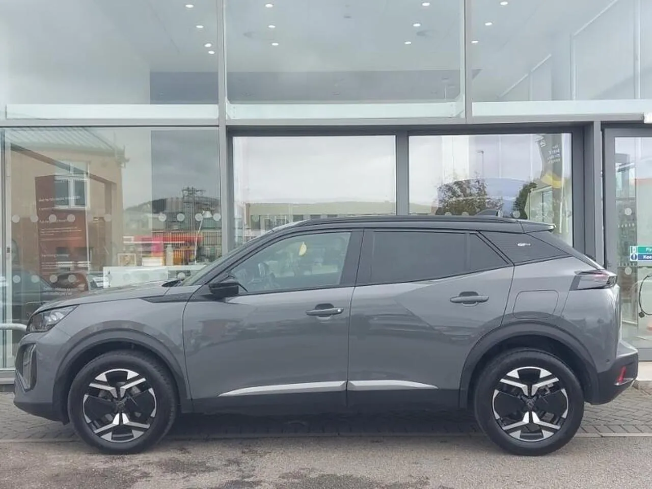 Peugeot 2008 2023 photo 4