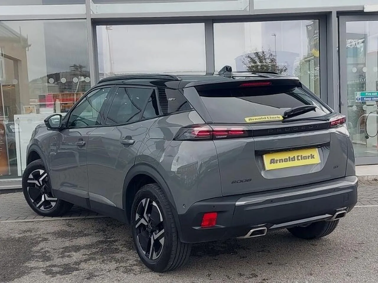Peugeot 2008 2023 photo 2