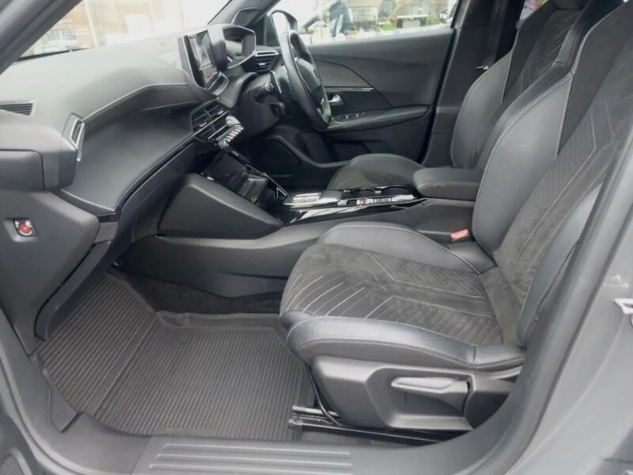 Peugeot 2008 2023 photo 5
