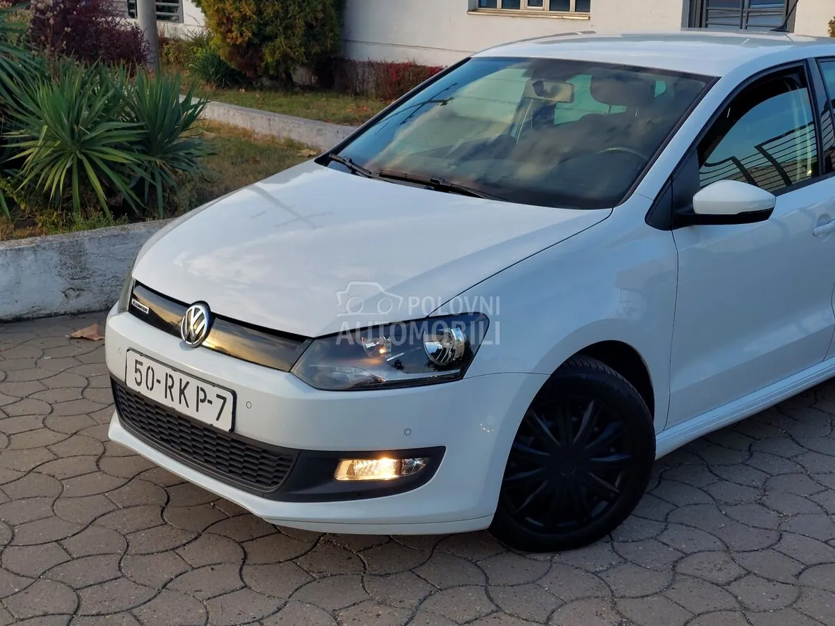 Volkswagen Polo 2015 photo 2