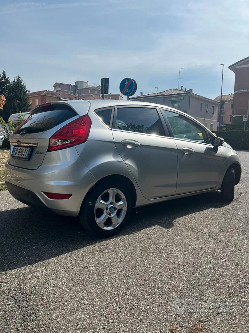 Ford Fiesta 2011 photo 4
