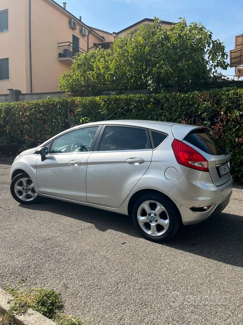 Ford Fiesta 2011 photo 3