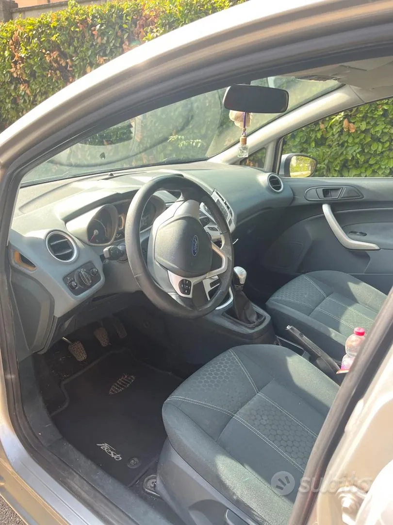Ford Fiesta 2011 photo 5
