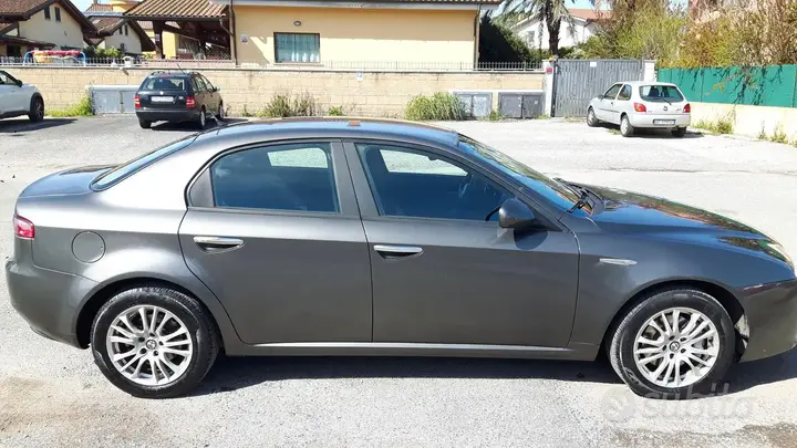 Alfa Romeo 159 2008 photo 2