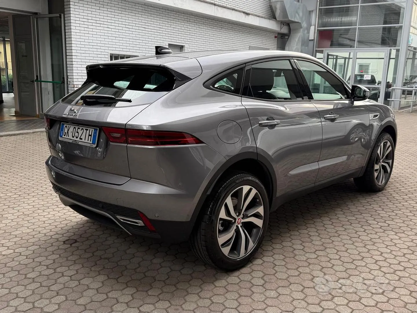 Jaguar E-Pace 2022 photo 3