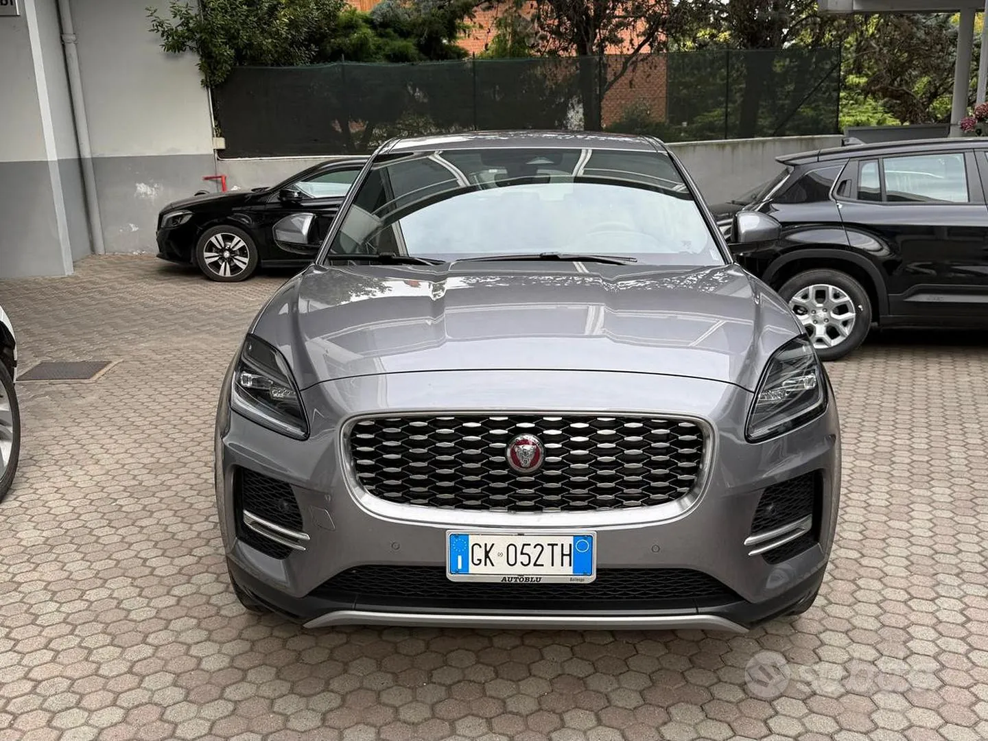Jaguar E-Pace 2022 photo 2