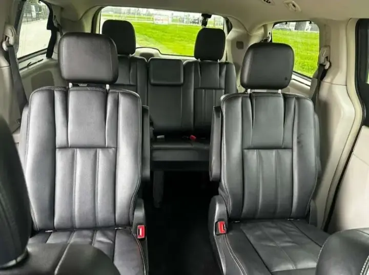 Lancia Voyager 2011 photo 3