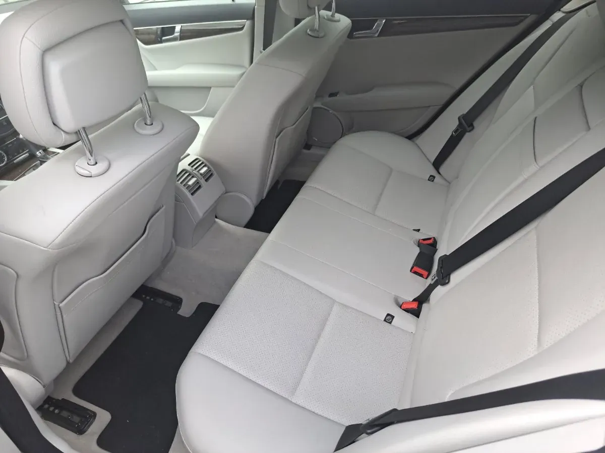 Mercedes-Benz C-Class 2010 photo 3