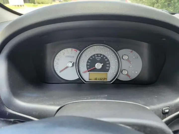 Kia Rondo 2007 photo 5