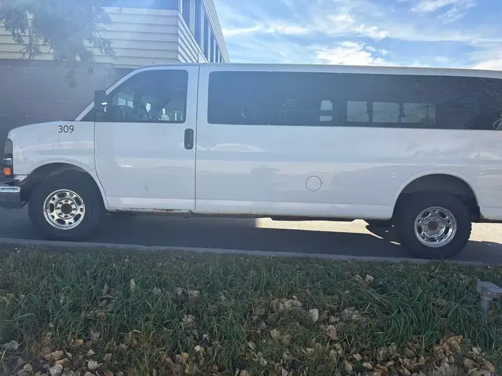 Chevrolet Express 2013 photo 2