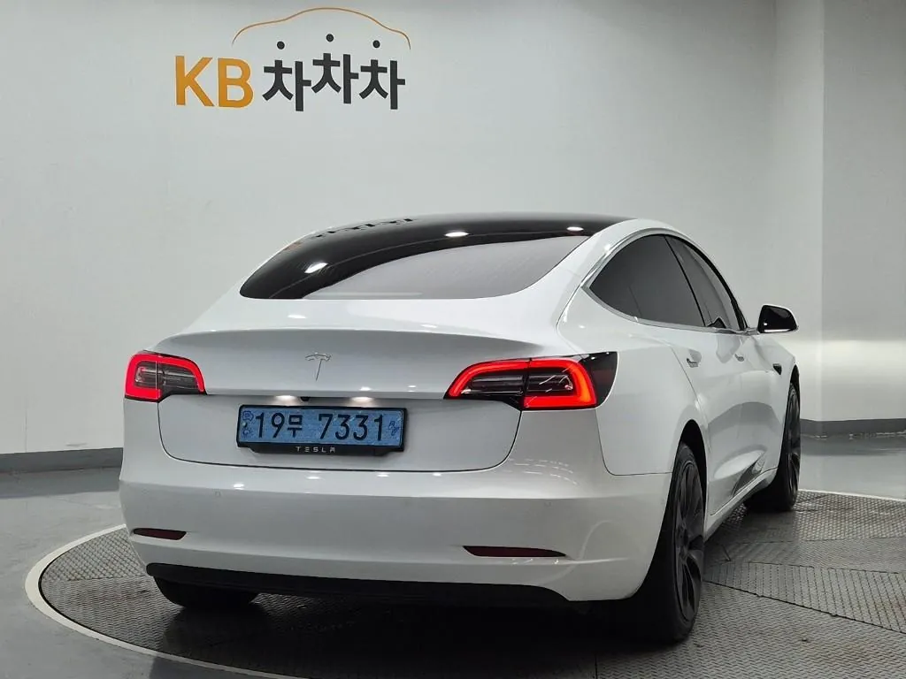 Tesla Model 3 2020 photo 3