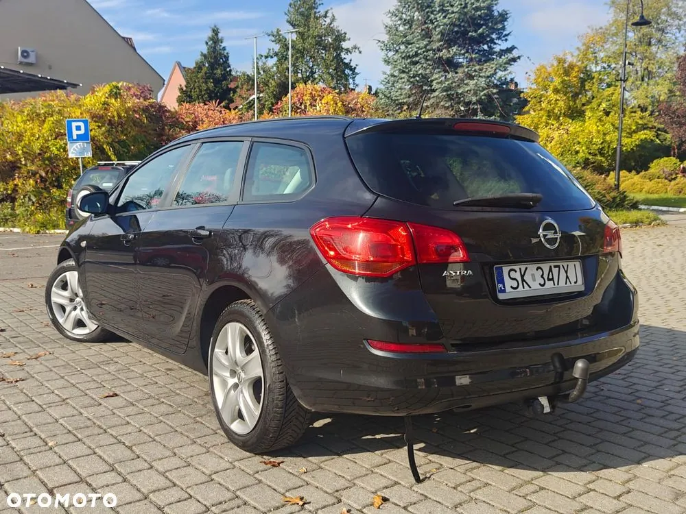 Opel Astra 2010 photo 4