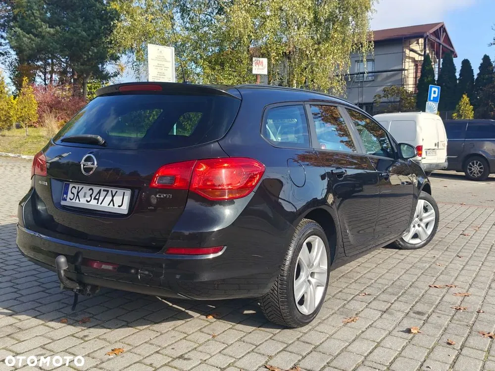 Opel Astra 2010 photo 3