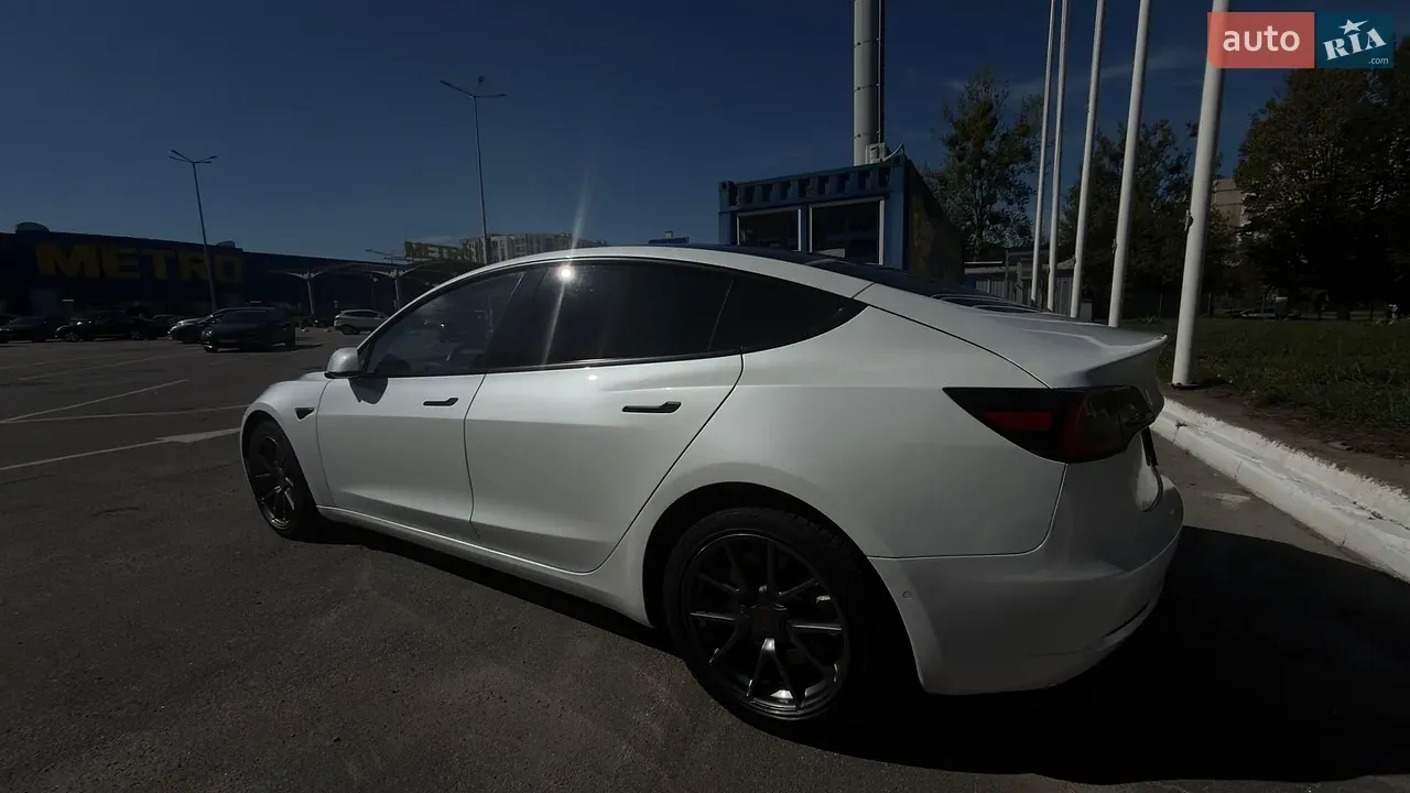 Tesla Model 3 2021 photo 3