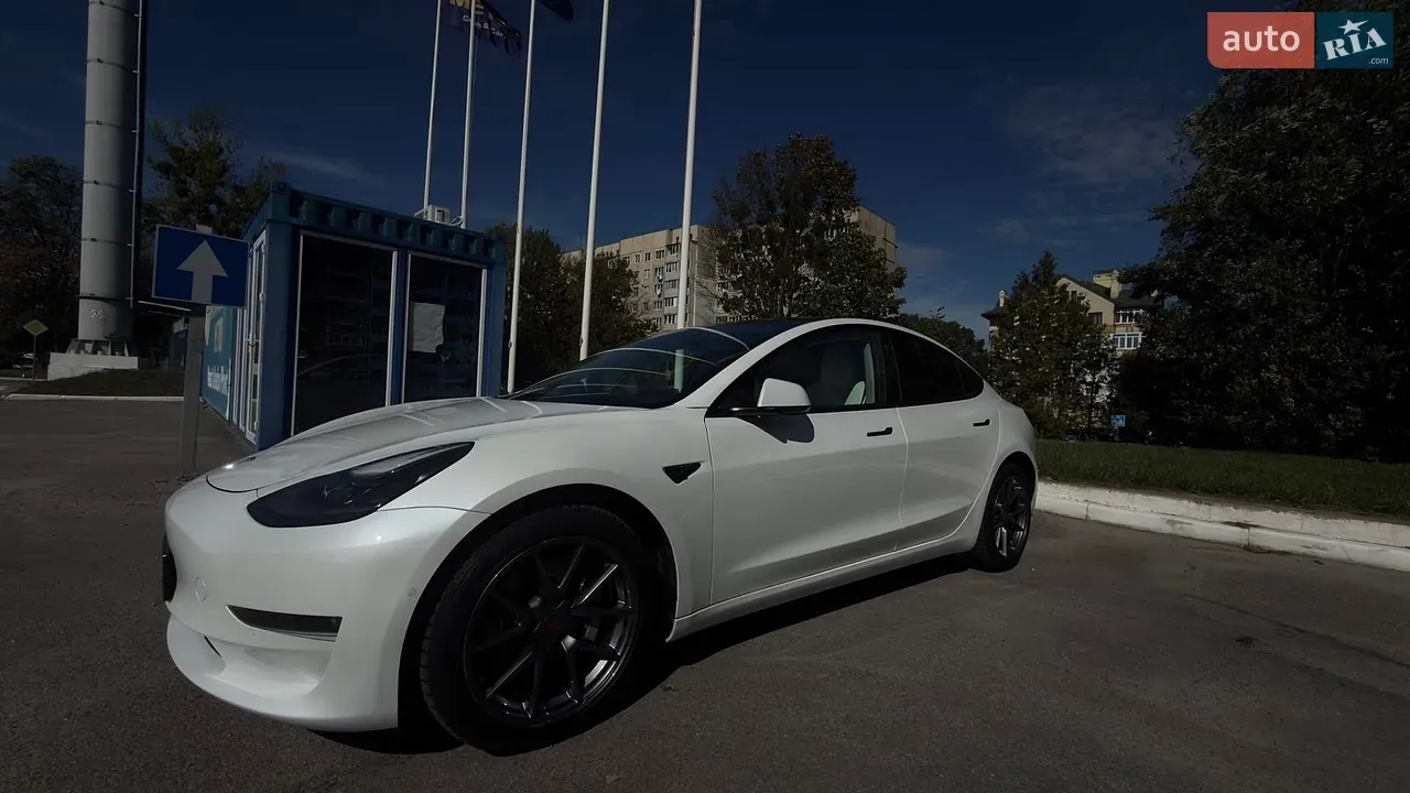 Tesla Model 3 2021 photo 2