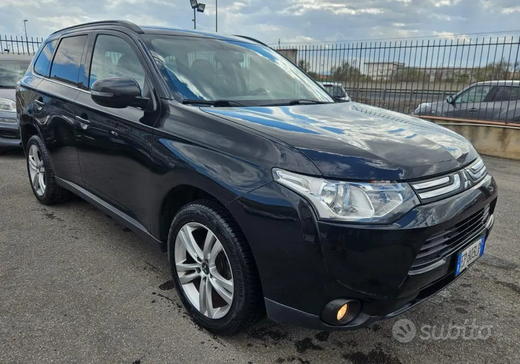 Mitsubishi Outlander 2013 photo 2