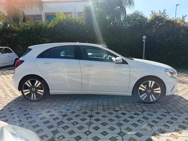 Mercedes-Benz A 180 2017 photo 3