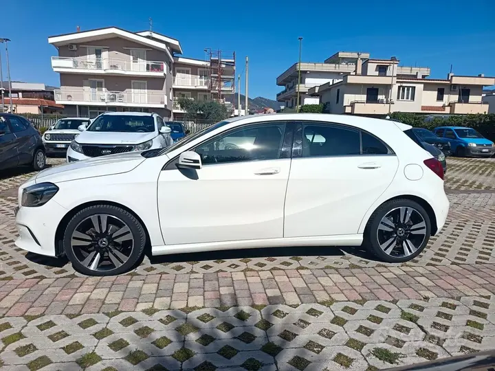 Mercedes-Benz A 180 2017 photo 2